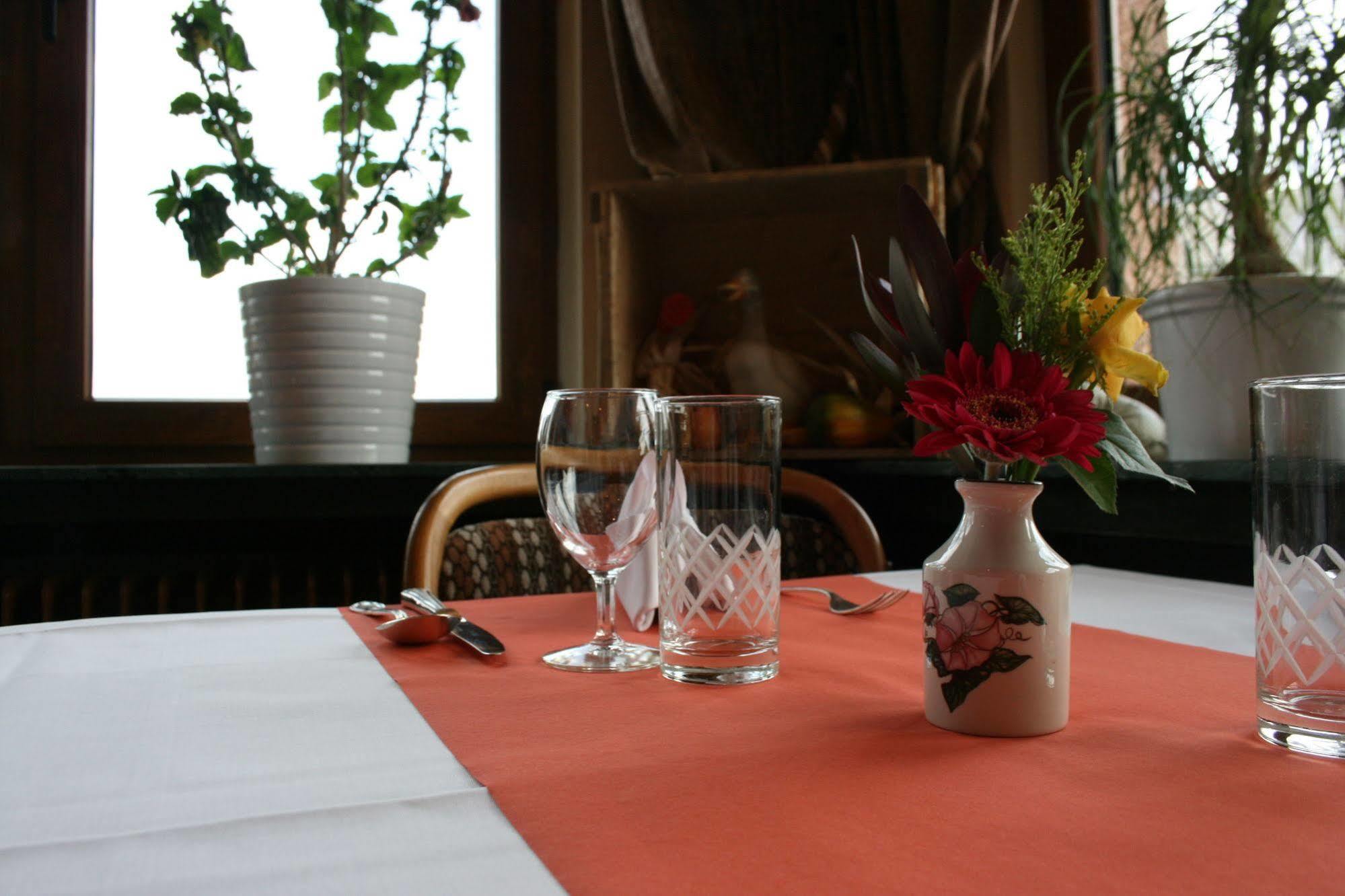 Hotel Restaurant Braas Эш-сюр-Сюр Экстерьер фото